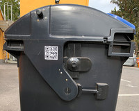 Mülltonne aus Kunststoff mit QR Container Aufkleber