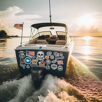 Seewasserbeständige Aufkleber auf einem Boot